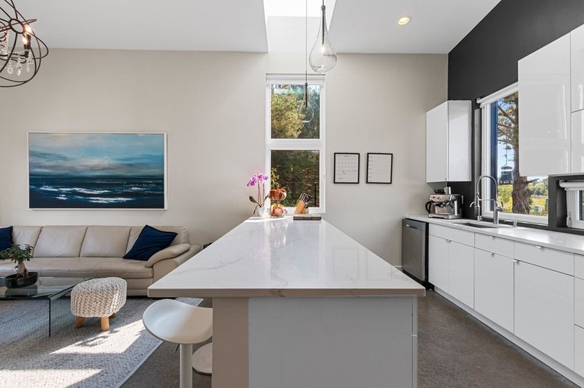 Quality, modern, energy efficient home with rock wall and foam - photo 19