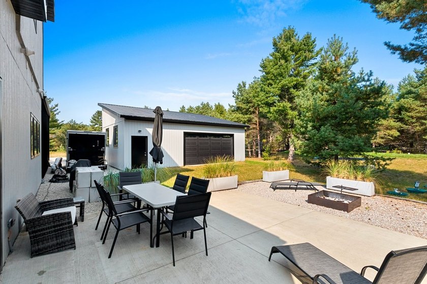 Quality, modern, energy efficient home with rock wall and foam - photo 36
