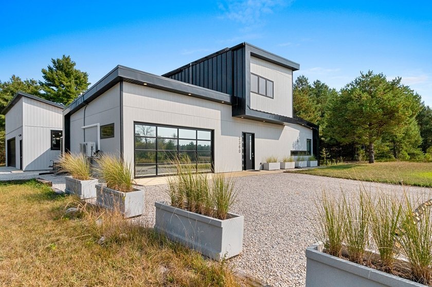 Quality, modern, energy efficient home with rock wall and foam - photo 40