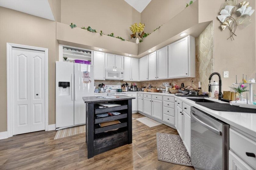 **Sellers offering $5,000 credit at closing to buyers with FULL - photo 5