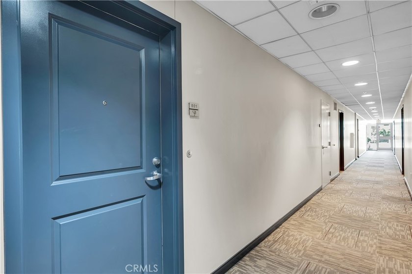 Experience the best of downtown San Diego living in this - photo 6