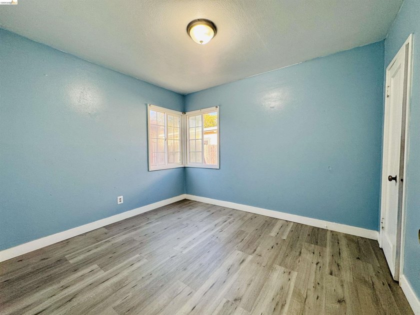 Welcome to this charming Vallejo home offering 2 bedrooms, 1 - photo 11