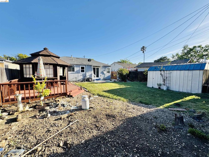 Welcome to this charming Vallejo home offering 2 bedrooms, 1 - photo 15