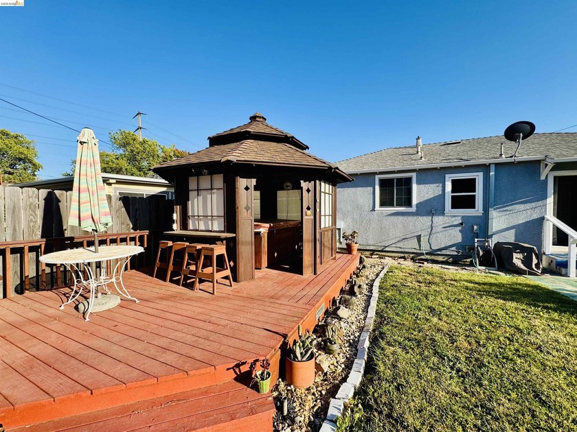 Welcome to this charming Vallejo home offering 2 bedrooms, 1 - photo 16