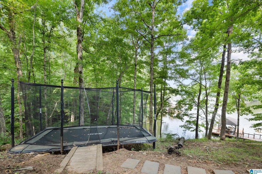 LAKEFRONT HOME FOR SALE - TURNKEY &amp; FULLY FURNISHED Rare - photo 6