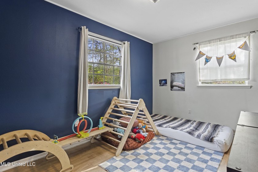 Come check out this quaint, beautifully maintained 3-bedroom - photo 15