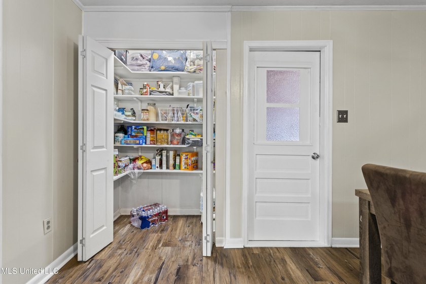 Come check out this quaint, beautifully maintained 3-bedroom - photo 22