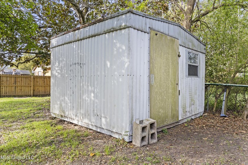 Come check out this quaint, beautifully maintained 3-bedroom - photo 27