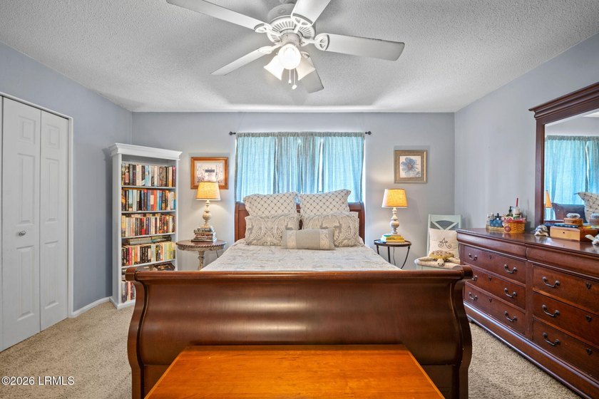 Location, location, location! Just five minutes from Parris - photo 17