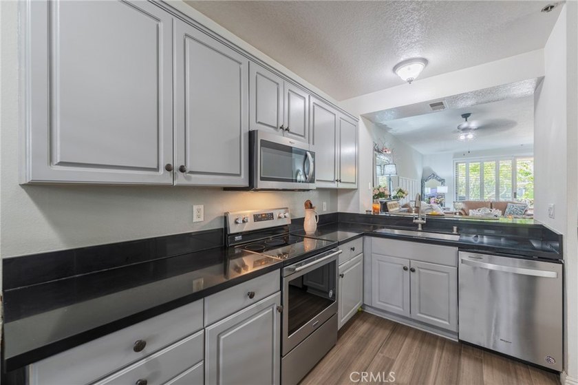 PRIME LOCATION WITH BREATHTAKING VIEWS ! Wait until you feel the - photo 7
