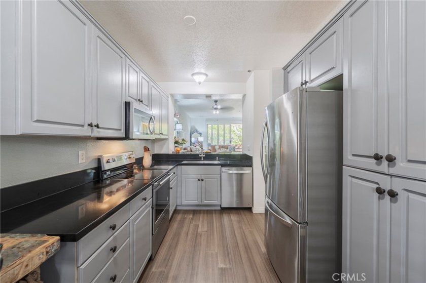 PRIME LOCATION WITH BREATHTAKING VIEWS ! Wait until you feel the - photo 8