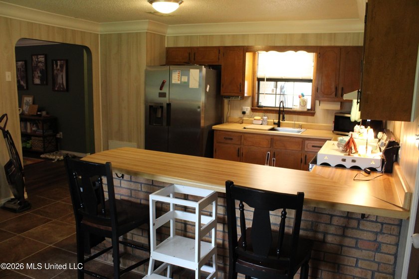 Welcome home to this charming 3 bedroom, 2 bathroom property - photo 34