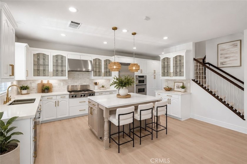 Welcome to this beautifully reimagined turnkey home, ideally - photo 4