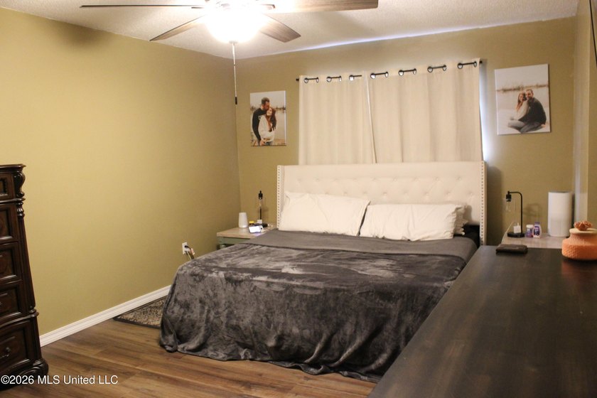 Welcome home to this charming 3 bedroom, 2 bathroom property - photo 39