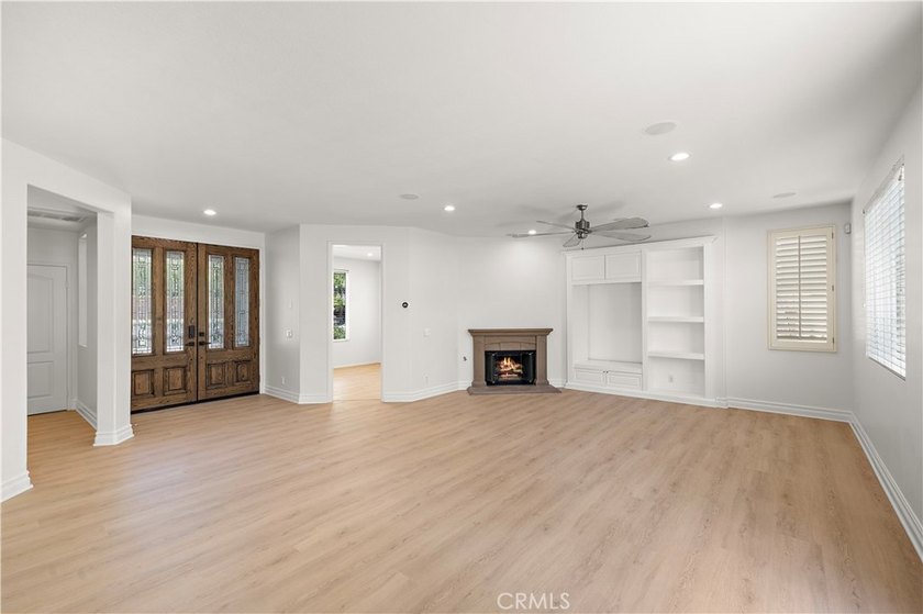 Welcome to this beautifully reimagined turnkey home, ideally - photo 9