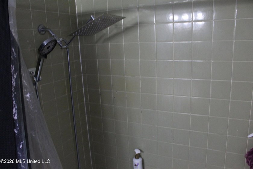 Welcome home to this charming 3 bedroom, 2 bathroom property - photo 43