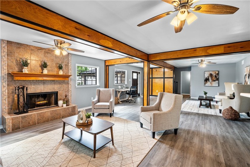 Welcome to 10946 Birdwood Circle in Corpus Christi, Texas. This - photo 4