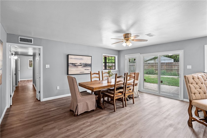 Welcome to 10946 Birdwood Circle in Corpus Christi, Texas. This - photo 8