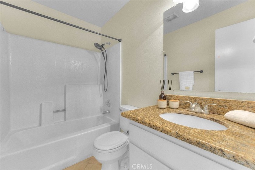 This light-filled, tastefully upgraded condo in Pasadena offers - photo 8