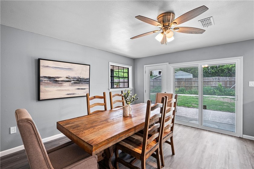 Welcome to 10946 Birdwood Circle in Corpus Christi, Texas. This - photo 9