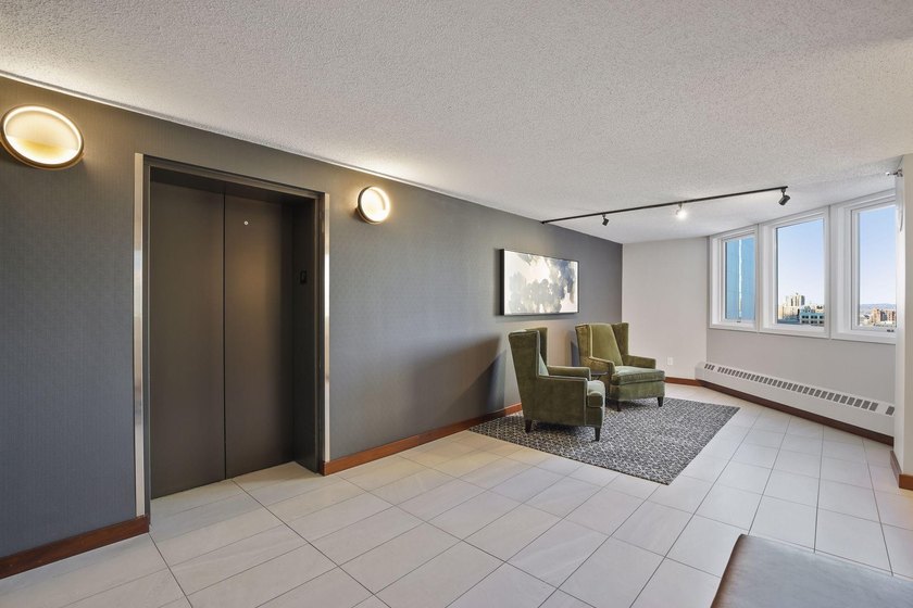 Renovated studio with exceptional layout that offers separate - photo 19