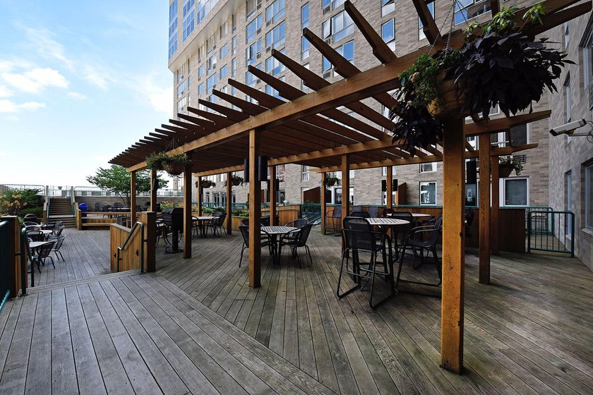 Renovated studio with exceptional layout that offers separate - photo 22