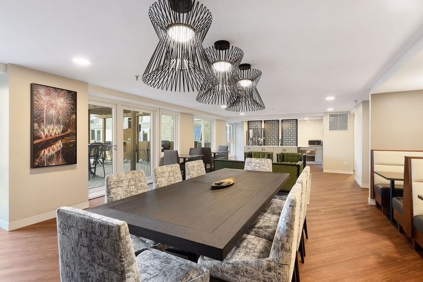 Renovated studio with exceptional layout that offers separate - photo 25