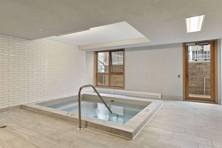 Renovated studio with exceptional layout that offers separate - photo 37