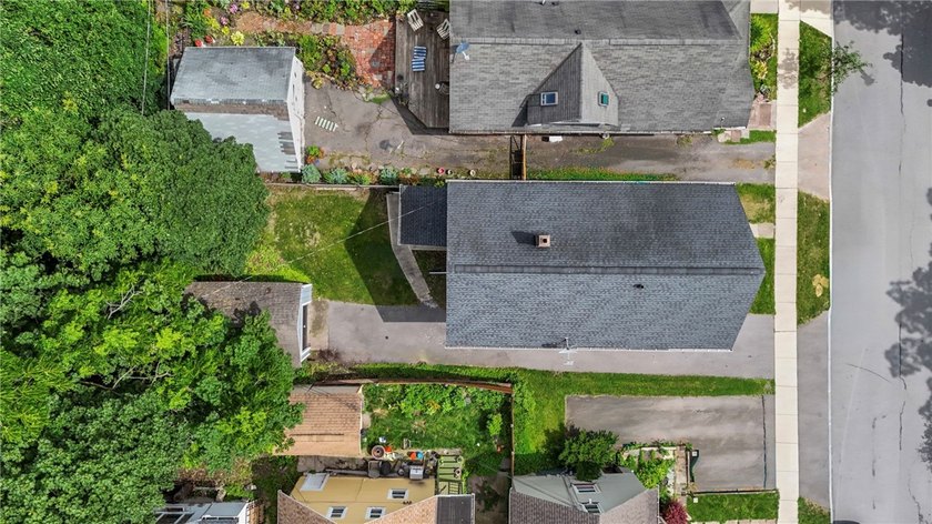 Welcome to 171 Oakland Street! This 4-bedroom, 2-bath home - photo 45
