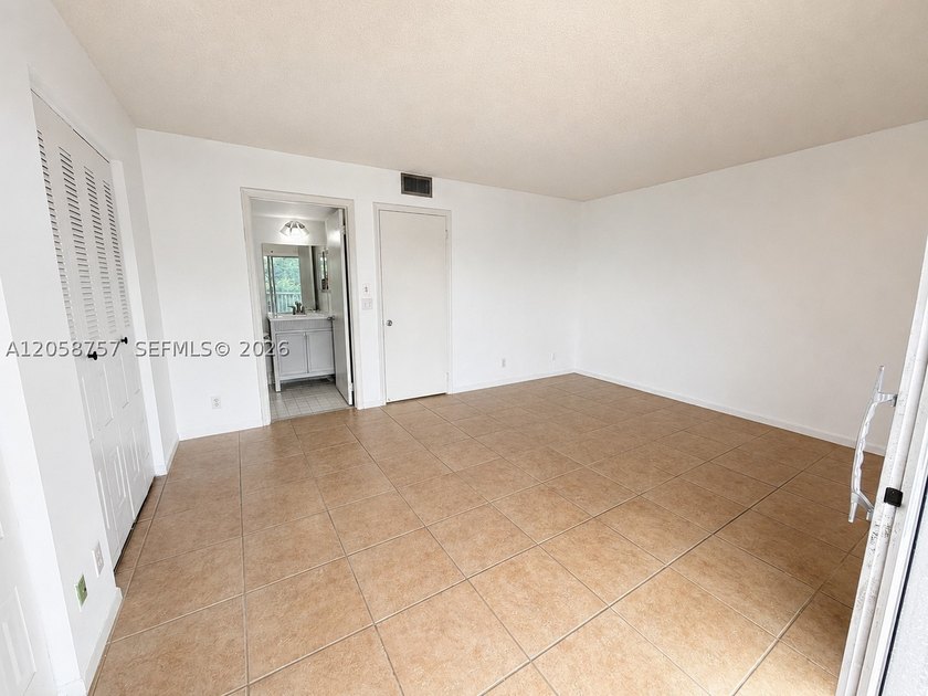 Bright top-floor 1-bedroom, 1.5-bath condo in the desirable - photo 8