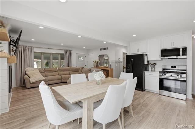 Welcome to this beautifully updated 3-bedroom, 2-bath ranch - photo 11