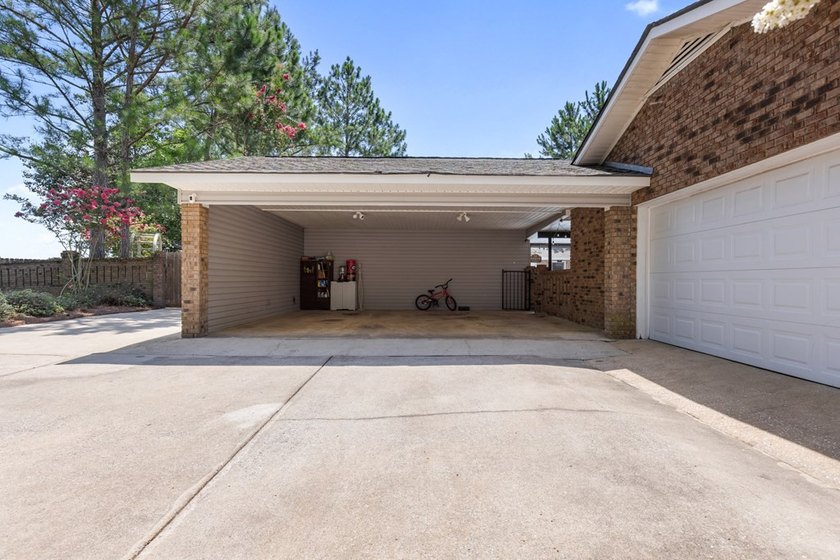 Welcome to 3825 Plantation Lane, Camilla, GA-a one-of-a-kind - photo 21