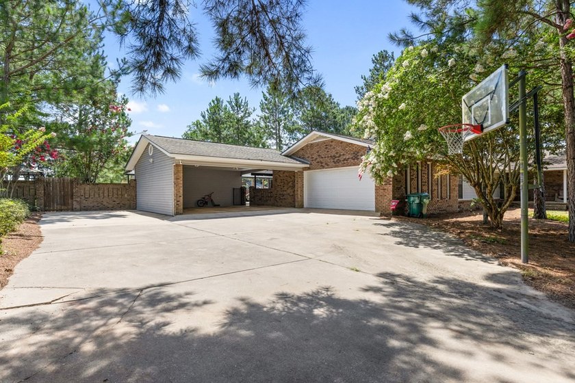 Welcome to 3825 Plantation Lane, Camilla, GA-a one-of-a-kind - photo 22