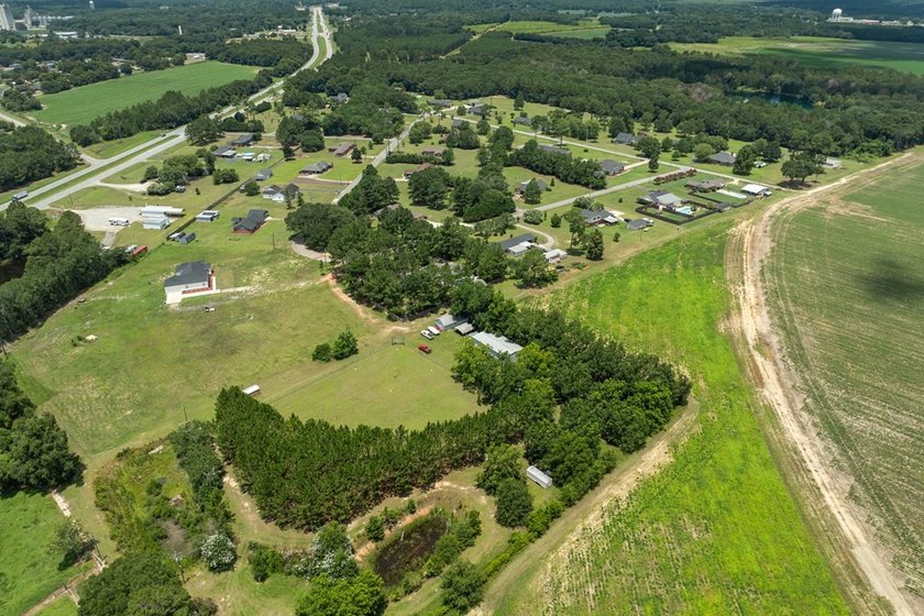 Welcome to 3825 Plantation Lane, Camilla, GA-a one-of-a-kind - photo 33