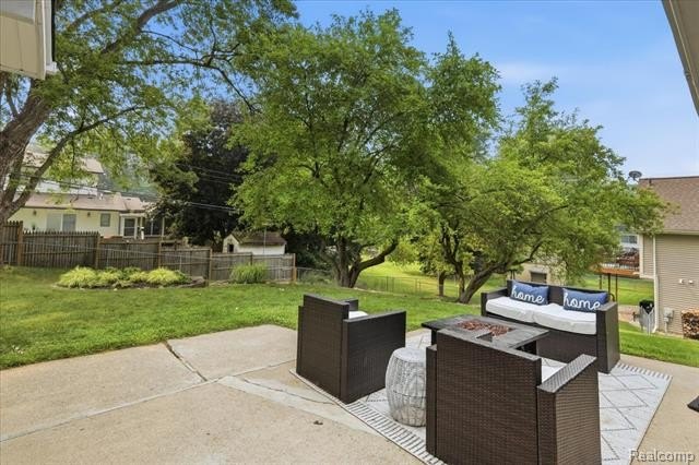 Welcome to this beautifully updated 3-bedroom, 2-bath ranch - photo 37