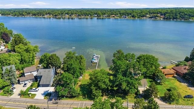 Welcome to this beautifully updated 3-bedroom, 2-bath ranch - photo 45