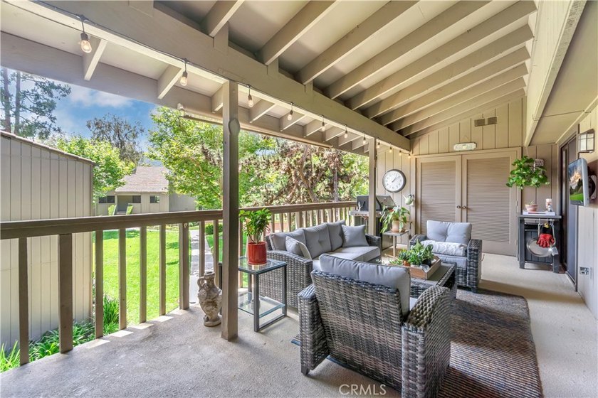 This 3-bedroom, 2-bath upstairs condo is beautifully updated - photo 20