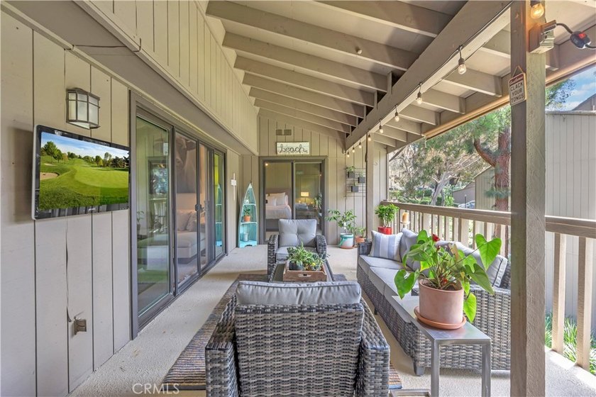 This 3-bedroom, 2-bath upstairs condo is beautifully updated - photo 24