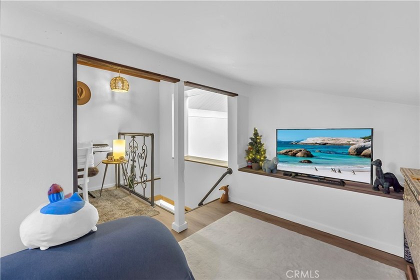 This 3-bedroom, 2-bath upstairs condo is beautifully updated - photo 26