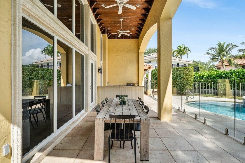 Stunning 6-bedroom, 5-bathroom, 2-half-bath estate overlooking - photo 32