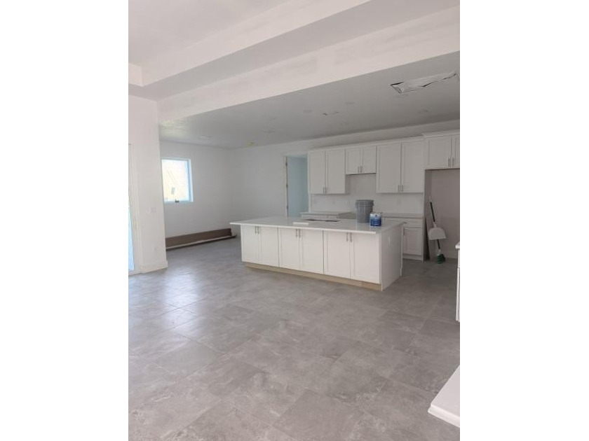 Wow! Your dream home is finally within reach! Step inside this - photo 5