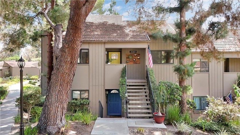 This 3-bedroom, 2-bath upstairs condo is beautifully updated - photo 40