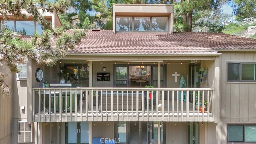 This 3-bedroom, 2-bath upstairs condo is beautifully updated - photo 41
