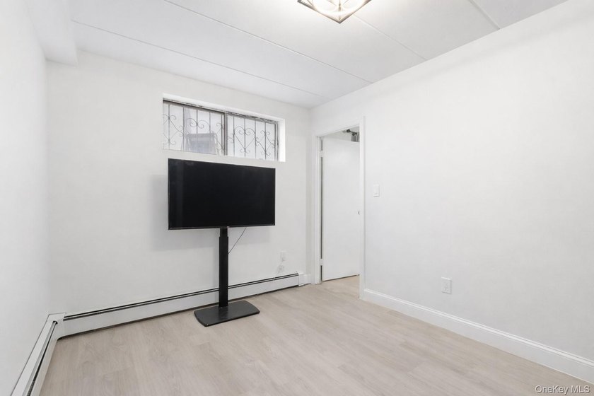 Move-In Ready Brick Multi-Family Duplex in the Longwood Section - photo 17