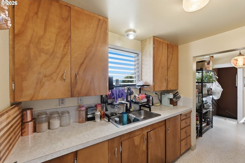 Marshfield Multi-Unit property for sale! Main home and duplex - photo 16