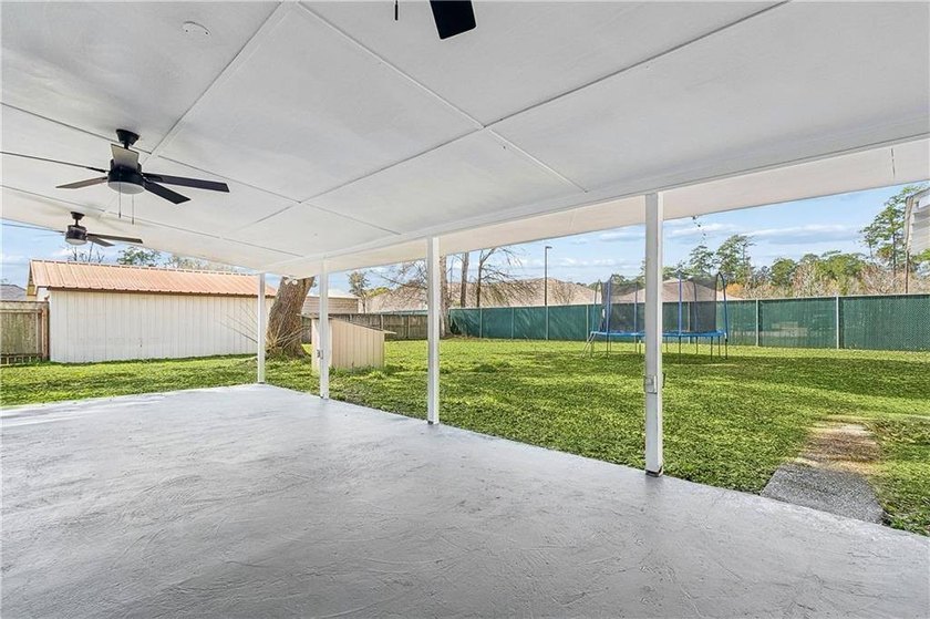 Beautifully updated, move-in-ready home situated on two spacious - photo 11