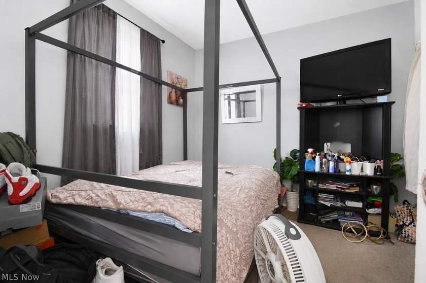 Opportunity awaits at 15811 Arcade Ave! This well-maintained - photo 12