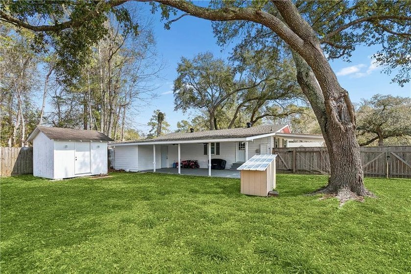 Beautifully updated, move-in-ready home situated on two spacious - photo 12