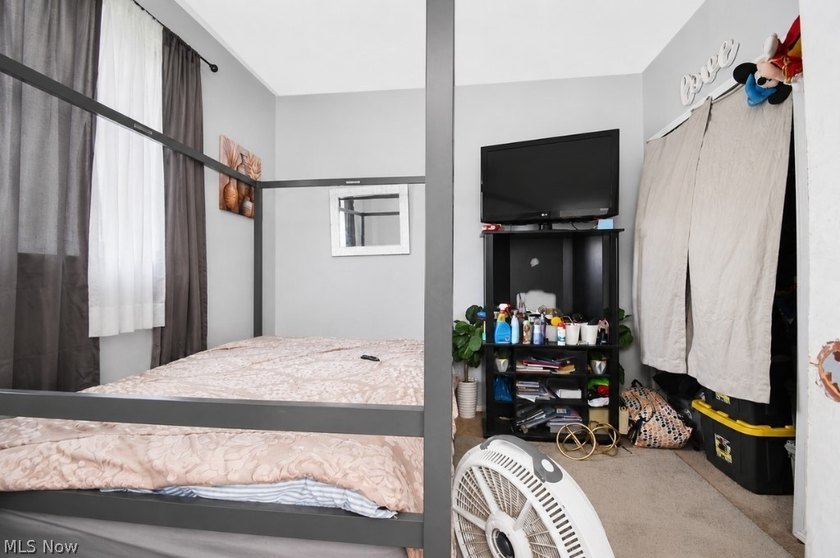 Opportunity awaits at 15811 Arcade Ave! This well-maintained - photo 13