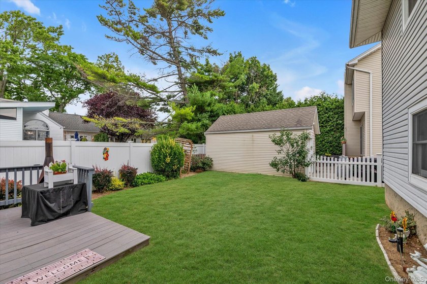 Oceanside - This charming high-ranch home sits on a quiet - photo 21